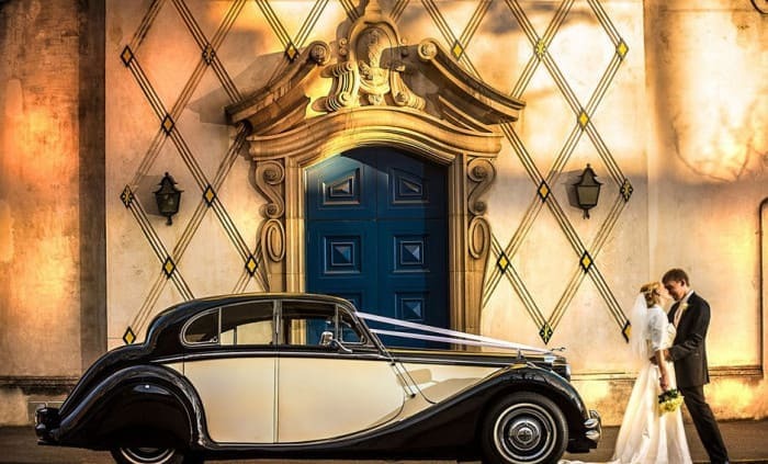 Bridal car arriving at Melbourne wedding venue with elegant surroundings